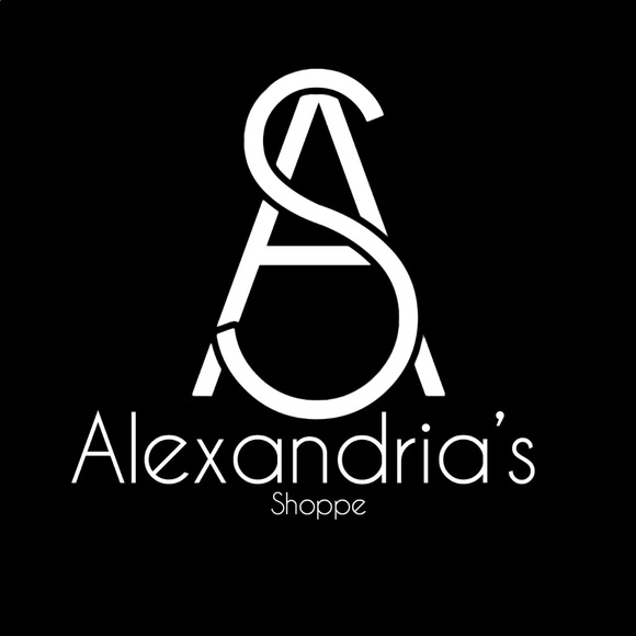 Meet your Posher, Brittany. AlexandriasShoppe.com - Picture 1 of 6